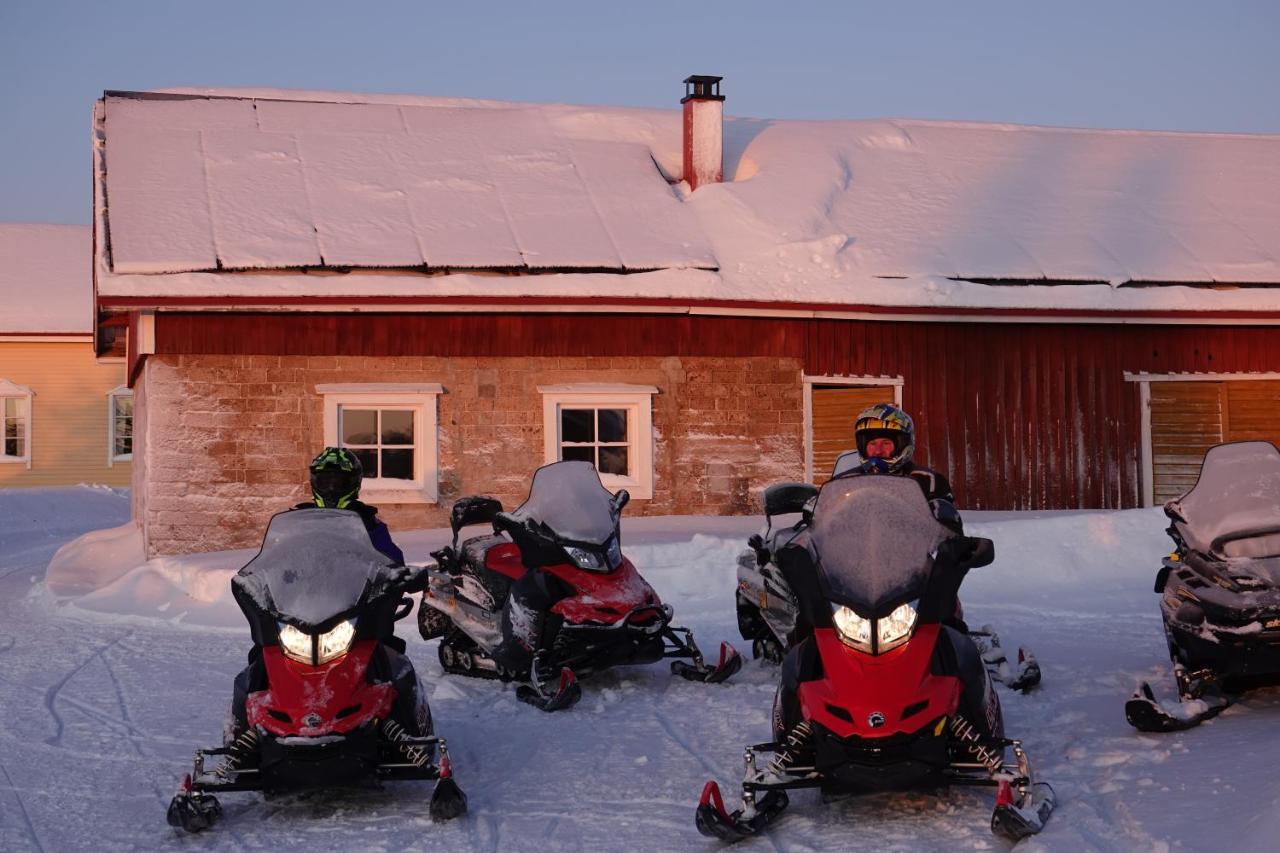 Village Lomahuoneisto Maalaistalot *